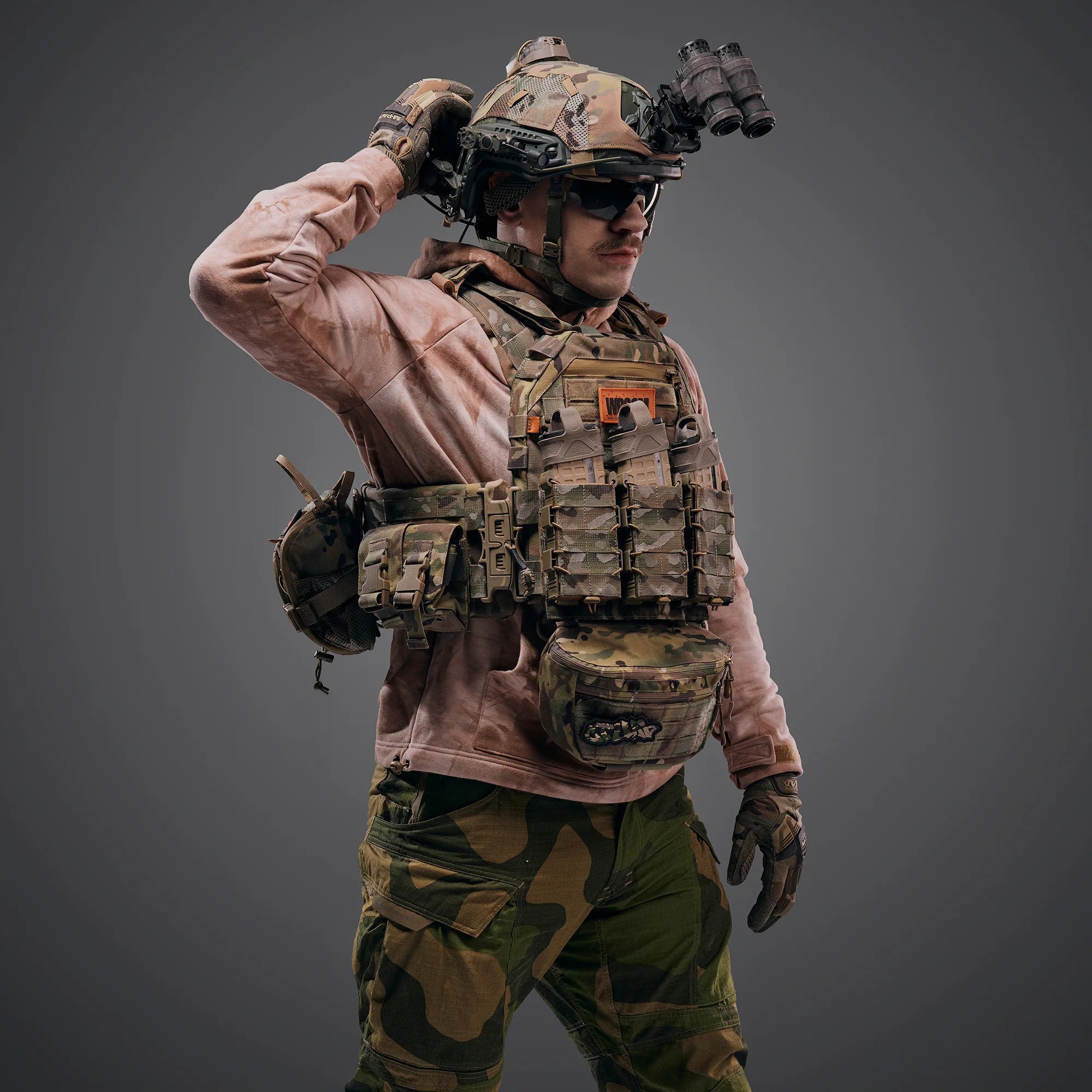 Ghost Gen4 V2 Plate Carrier with Quick Release System + 9 Pouches, Color Multicam