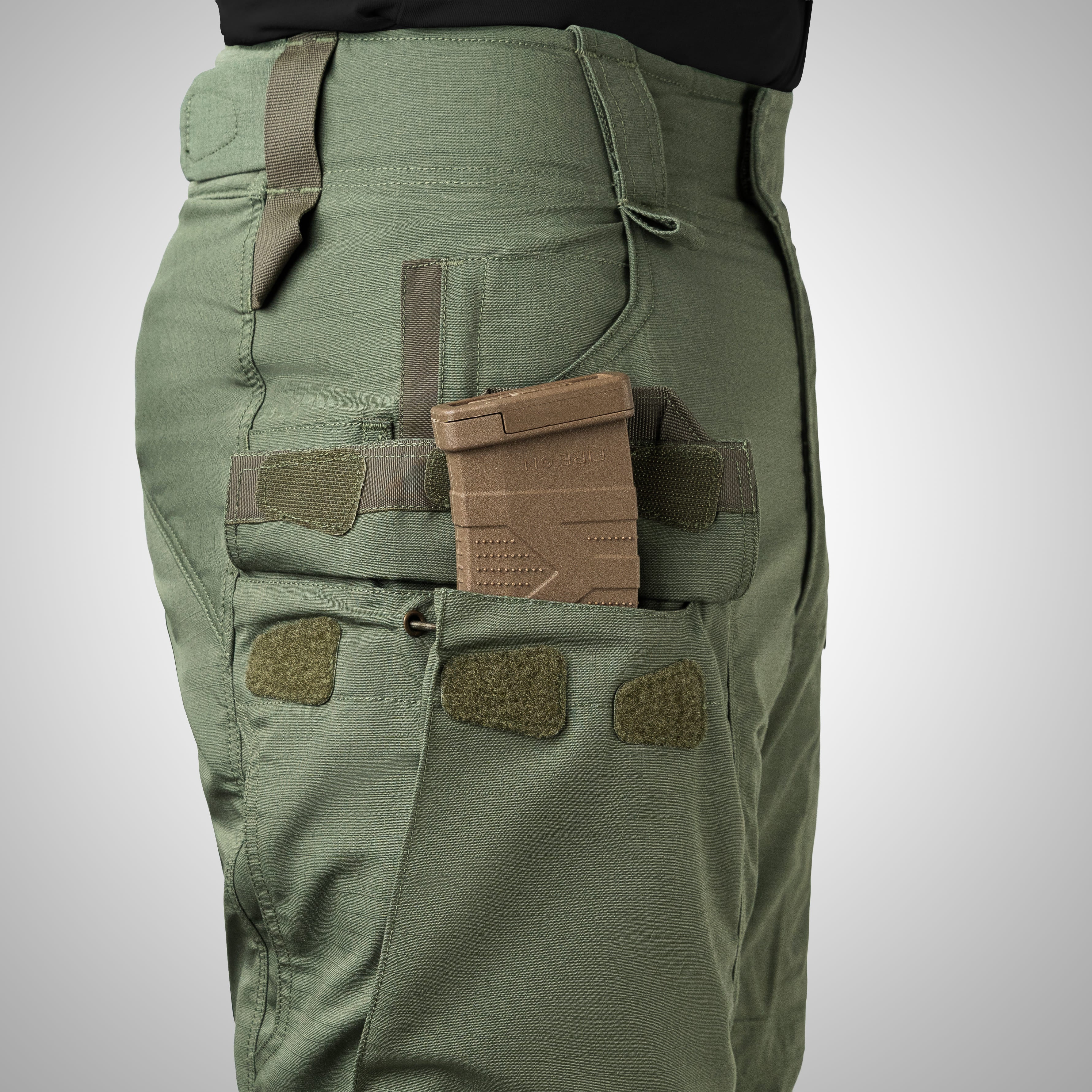 Spodnie taktyczne WROOM Combator GEN II z kompatybilnością z ukrytymi nakolannikami. Kolor Olive Drab